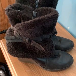 Bare traps boots